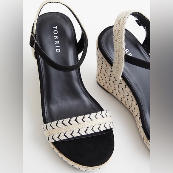 Like new torrid platform wedges size 10 - Picture 2 of 12